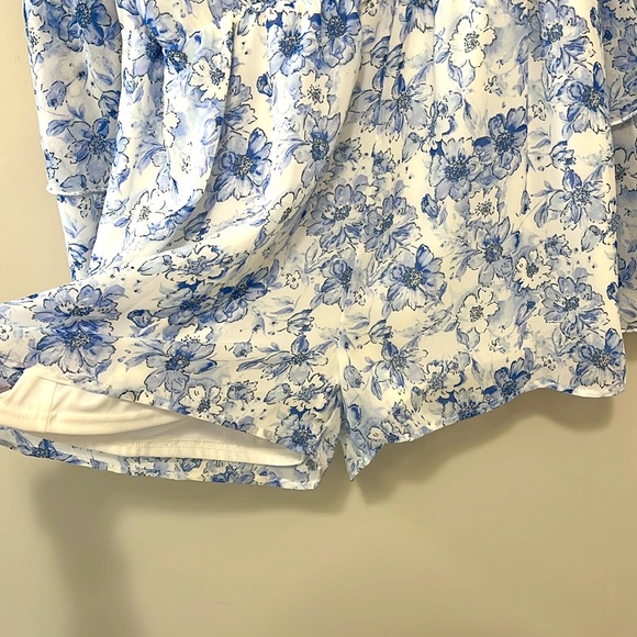 Altar’d State White & Blue Floral Romper - Picture 4 of 6